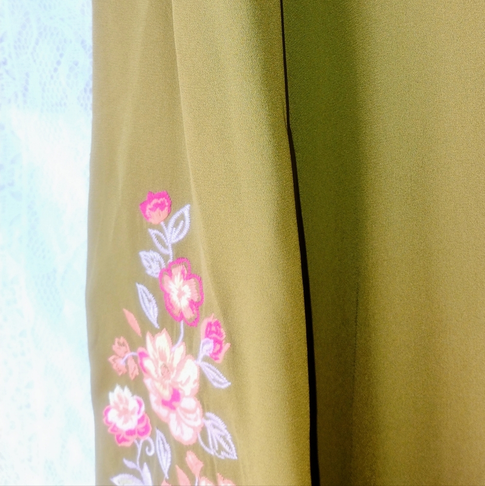 The Pioneer Woman Olive Green Blouse with Pink Floral Details Sz 3x - Picture 3 of 7